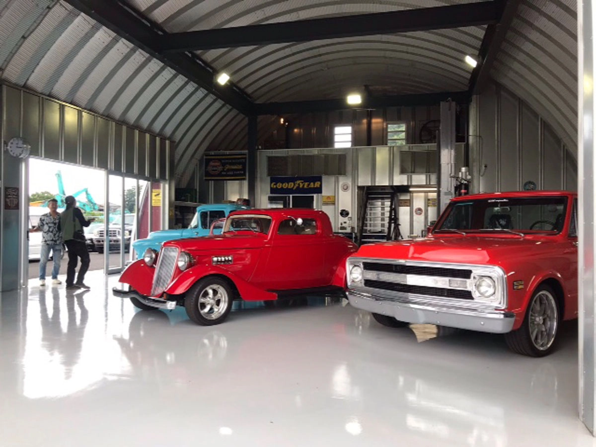 Commercial showroom building