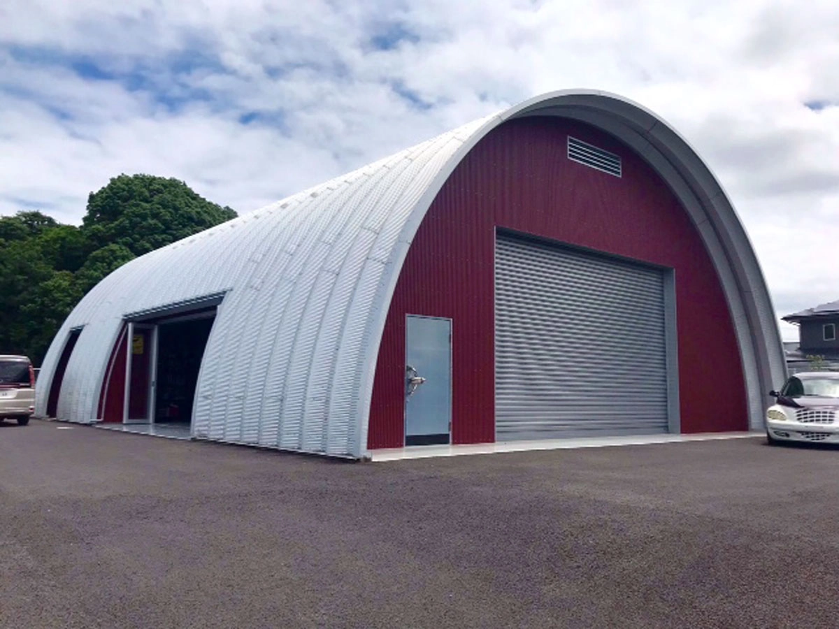 Arch style storage building